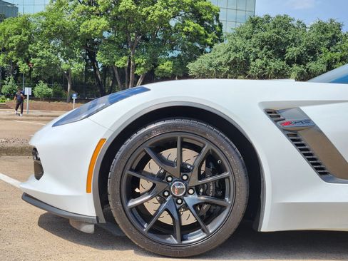 Used 2016 Chevrolet Corvette Z06 w/ 3LZ Preferred Equipment Group RWD image 8