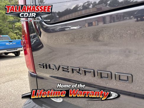Used 2022 Chevrolet Silverado 1500 LT Trail Boss w/ LPO, Dark Essentials Package AWD/4WD image 4