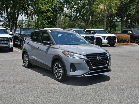 Used 2024 Nissan Kicks SV FWD image 6