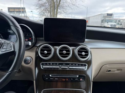 Used 2017 Mercedes-Benz GLC 300 w/ Premium 2 Package image 32