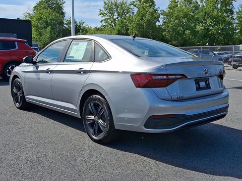 Used 2024 Volkswagen Jetta SE w/ Panoramic Sunroof Package FWD image 7