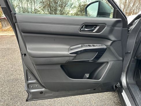 New 2025 Nissan Pathfinder SV w/ SV Premium Package image 10