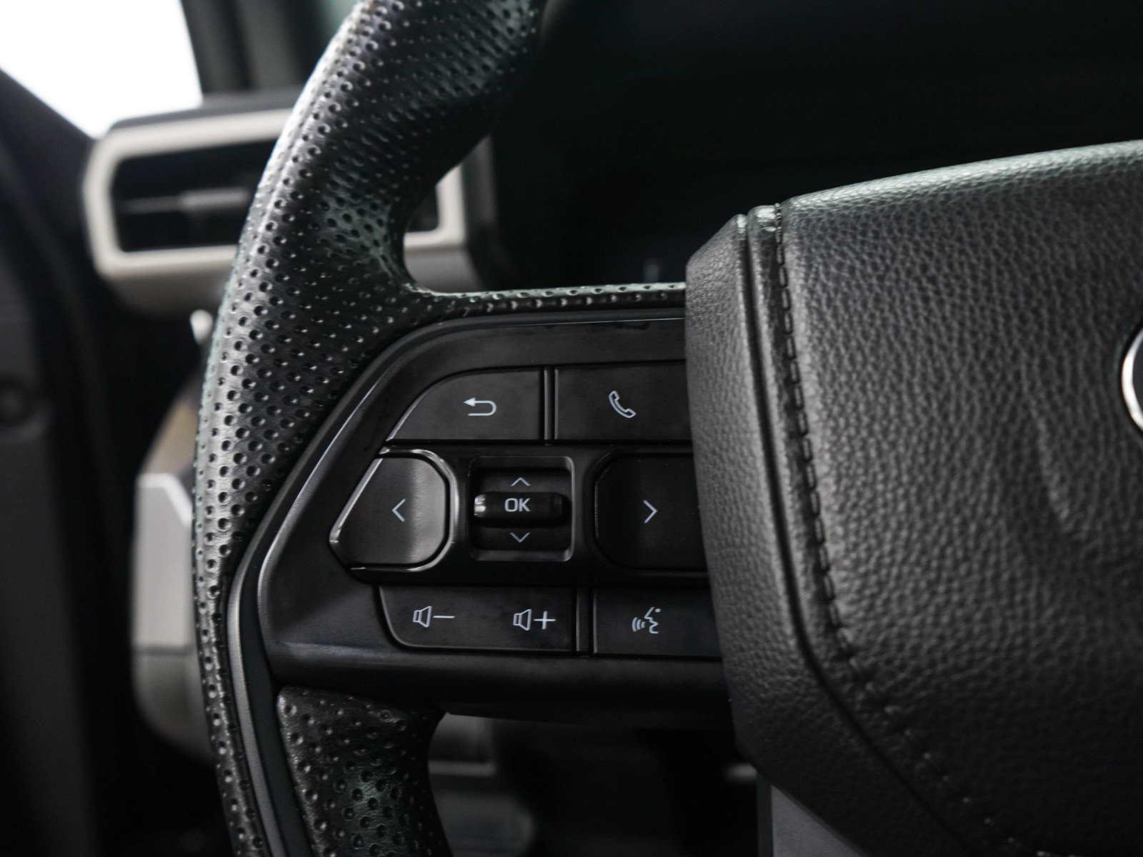 Used 2025 Toyota Tacoma SR5 AWD/4WD image 24