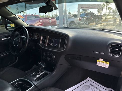 Used 2022 Dodge Charger SXT w/ Driver Convenience Group RWD image 18