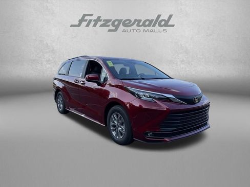 Used 2026 Toyota Sienna XLE AWD/4WD image 1