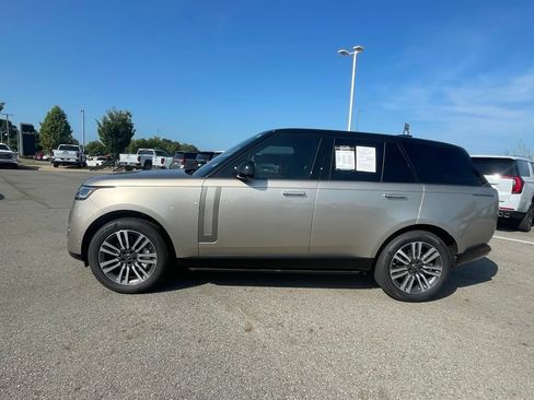 Used 2025 Land Rover Range Rover SE AWD/4WD image 4