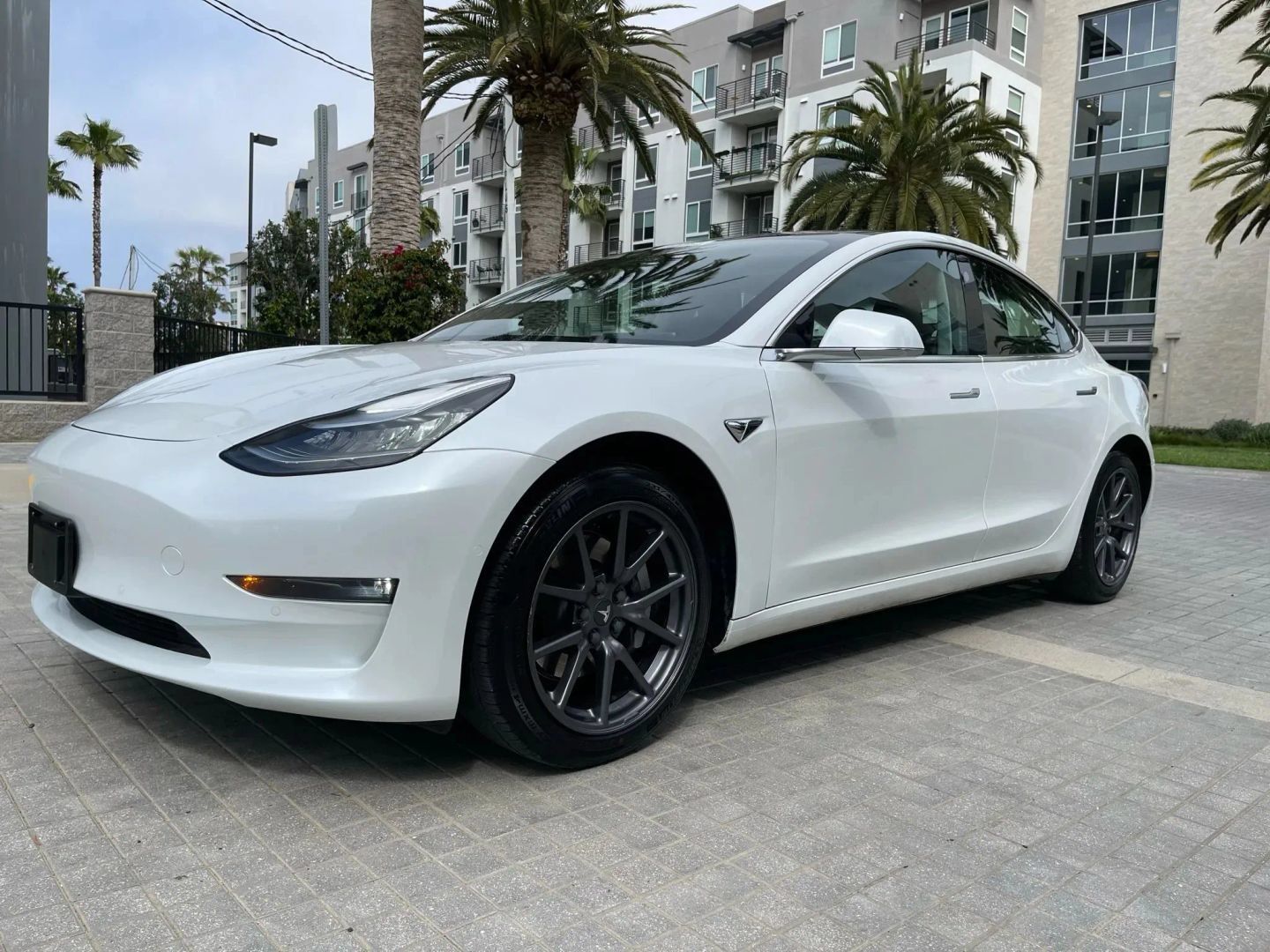 Used 2019 Tesla Model 3 Long Range AWD/4WD image 3