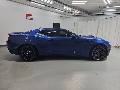 Used 2021 Chevrolet Camaro LT image 9