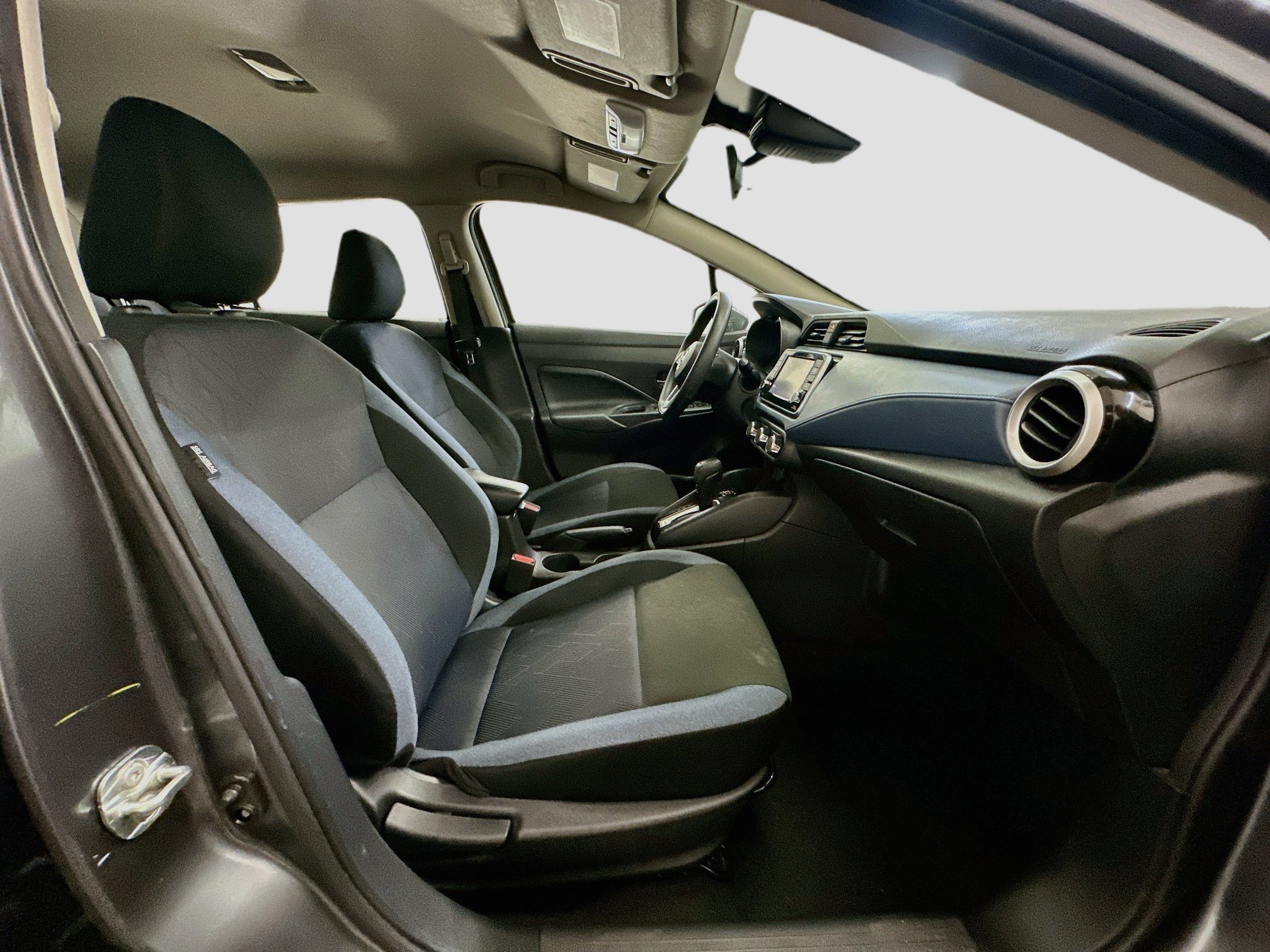 Used 2025 Nissan Versa SV FWD image 30