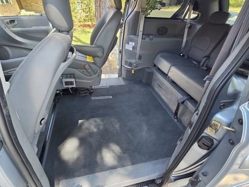 Used 2005 Dodge Grand Caravan SXT w/ Leather Interior Group FWD image 42