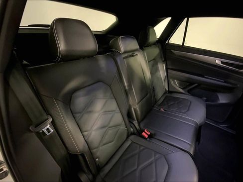 Used 2025 Volkswagen Atlas Cross Sport SE image 23