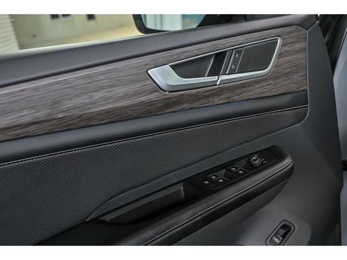 Used 2024 Volkswagen Atlas SEL image 10