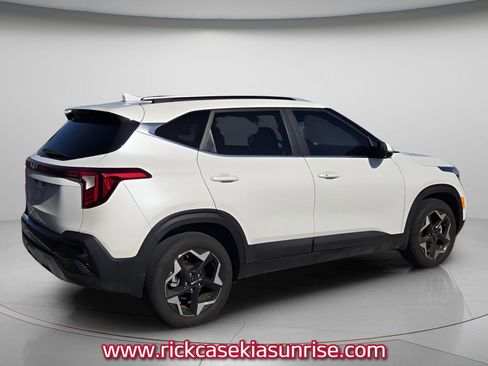 Used 2025 Kia Seltos EX FWD image 6