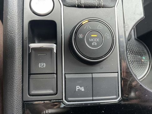 Used 2022 Volkswagen Atlas SEL R-Line image 42