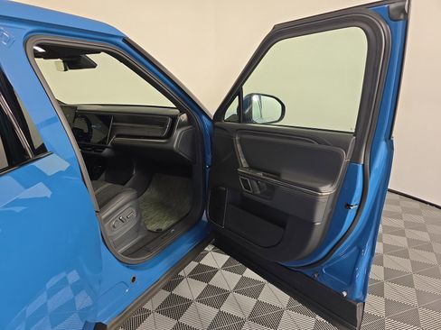 Used 2022 Rivian R1T Adventure image 18