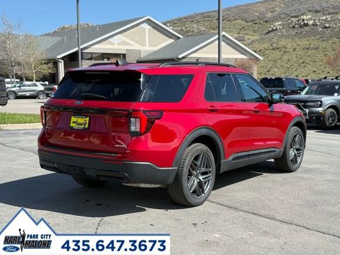 Used 2025 Ford Explorer ST-Line w/ ST-Line Street Pack AWD/4WD image 5