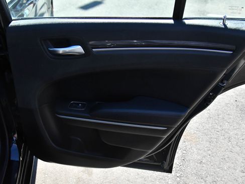 Used 2022 Chrysler 300 Touring w/ Sport Appearance Package image 37