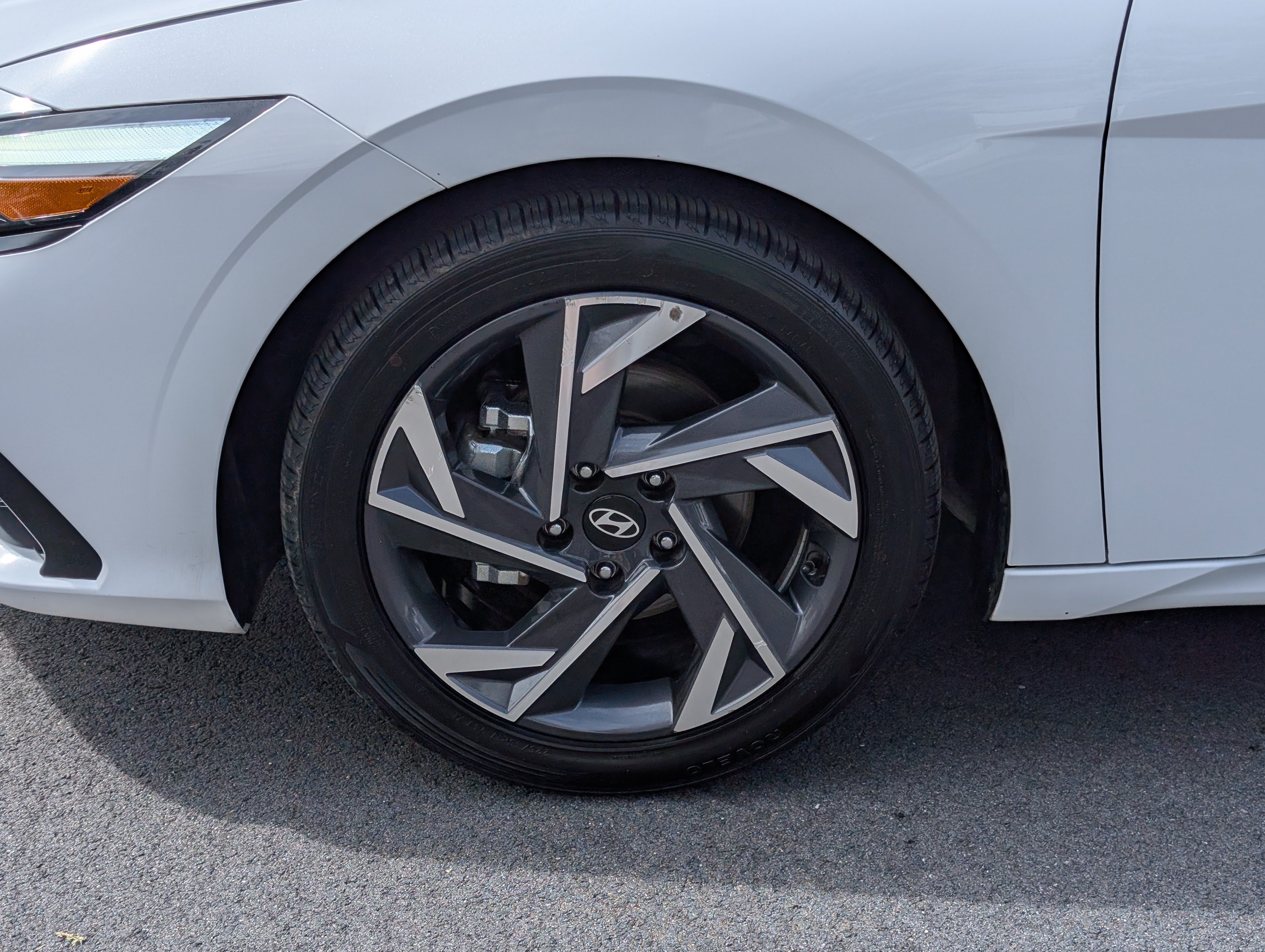 Used 2025 Hyundai Elantra Limited FWD image 13