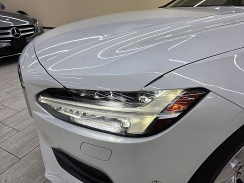 Used 2017 Volvo S90 T5 Momentum w/ Vision Package FWD image 10