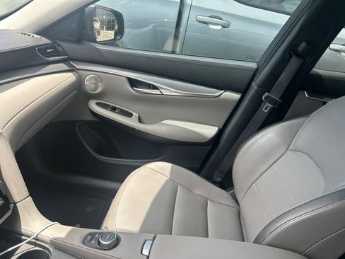 Used 2024 INFINITI QX50 Luxe FWD image 6