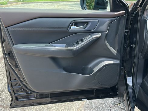 Certified 2023 Nissan Rogue SV w/ SV Premium B Package AWD/4WD image 13