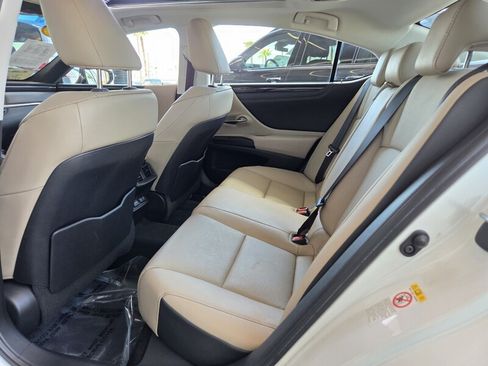 Used 2019 Lexus ES 350 w/ Premium Package FWD image 14