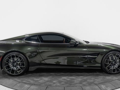 Used 2025 Aston Martin Vanquish image 10