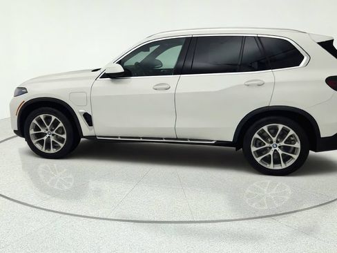 Used 2025 BMW X5 xDrive50e AWD/4WD image 4