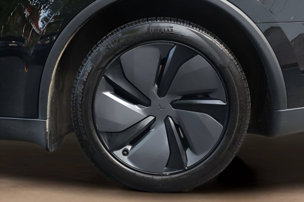 Used 2026 Tesla Model Y Long Range RWD image 8