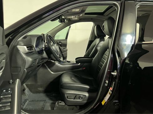 Used 2022 Toyota Highlander XLE AWD/4WD image 22