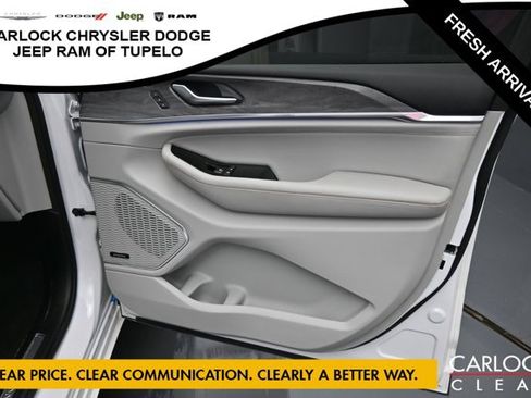 Used 2023 Jeep Grand Cherokee Overland w/ Luxury Tech Group IV AWD/4WD image 36