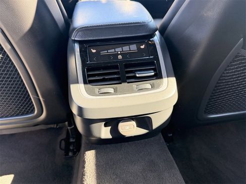 Used 2022 Volvo S60 B5 R-Design image 23