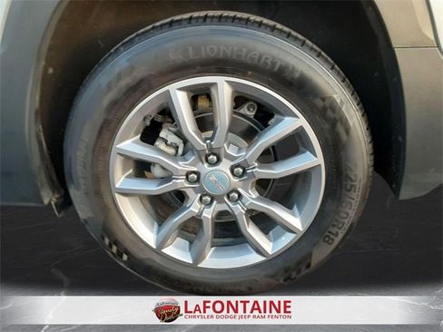 Used 2024 GMC Terrain SLT image 30