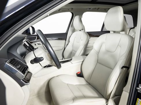 Used 2016 Volvo XC90 T6 Momentum image 15