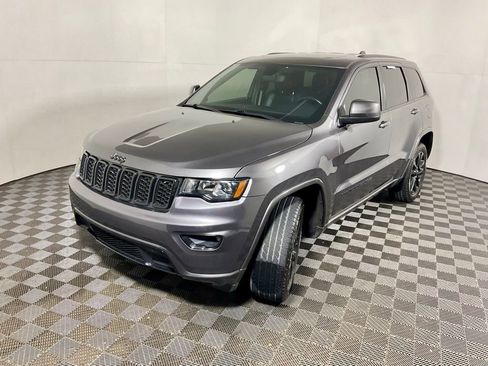 Used 2020 Jeep Grand Cherokee Altitude image 12