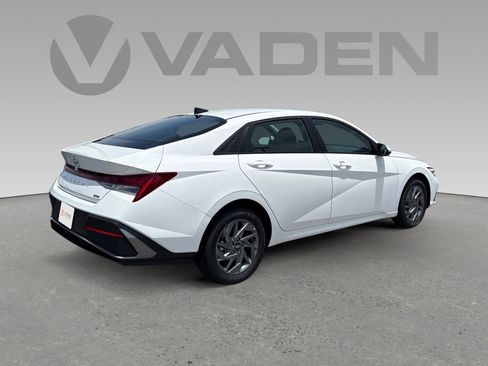 New 2026 Hyundai Elantra Hybrid FWD image 15