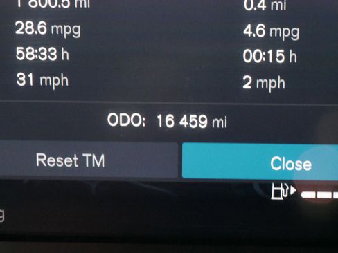 Used 2025 Volvo XC60 B5 Plus image 22