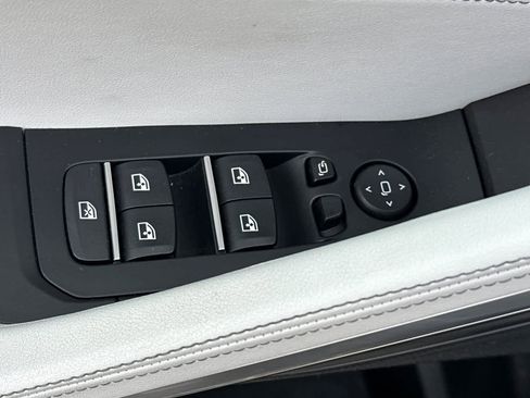 Used 2023 BMW X6 xDrive40i w/ Climate Comfort Package image 13