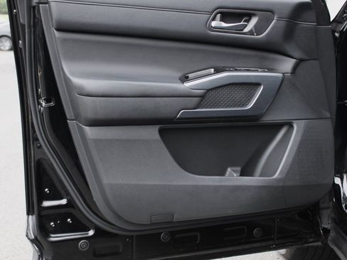 Certified 2024 Nissan Pathfinder SL w/ SL Premium Package image 17