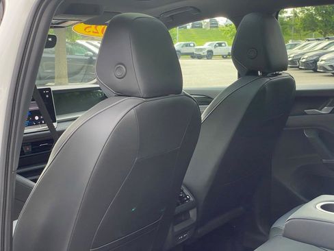 Used 2025 Volkswagen Tiguan SE R-Line AWD/4WD image 27