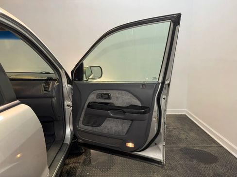 Used 2005 Honda Pilot EX image 19