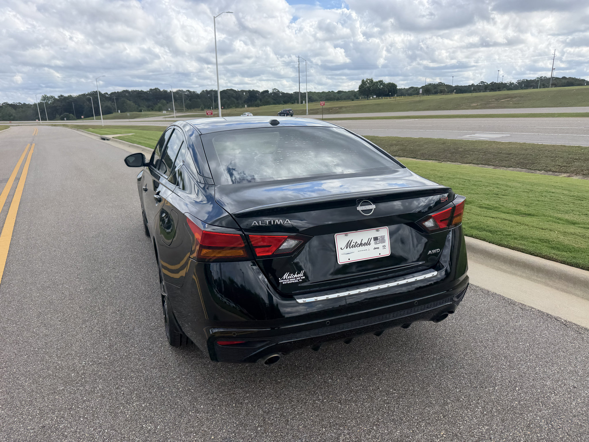 Used 2023 Nissan Altima 2.5 SR w/ SR Premium Package AWD/4WD image 6