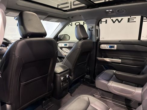 Used 2023 Ford Explorer Limited w/ Limited Technology Package AWD/4WD image 29