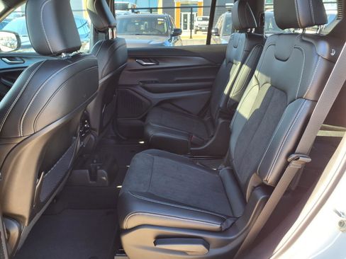 New 2025 Jeep Grand Cherokee L Altitude image 13