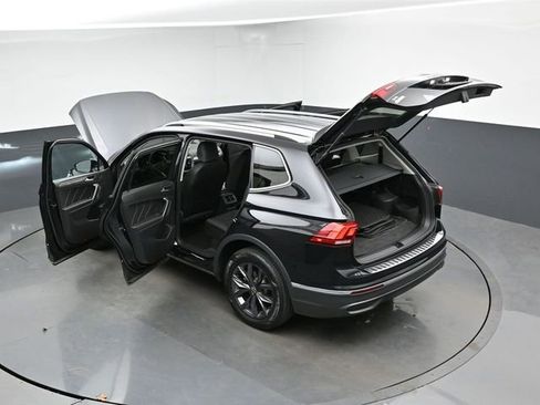Used 2023 Volkswagen Tiguan SE FWD image 42