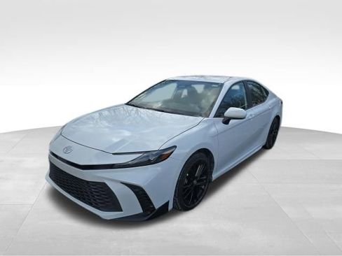 Used 2025 Toyota Camry SE image 10