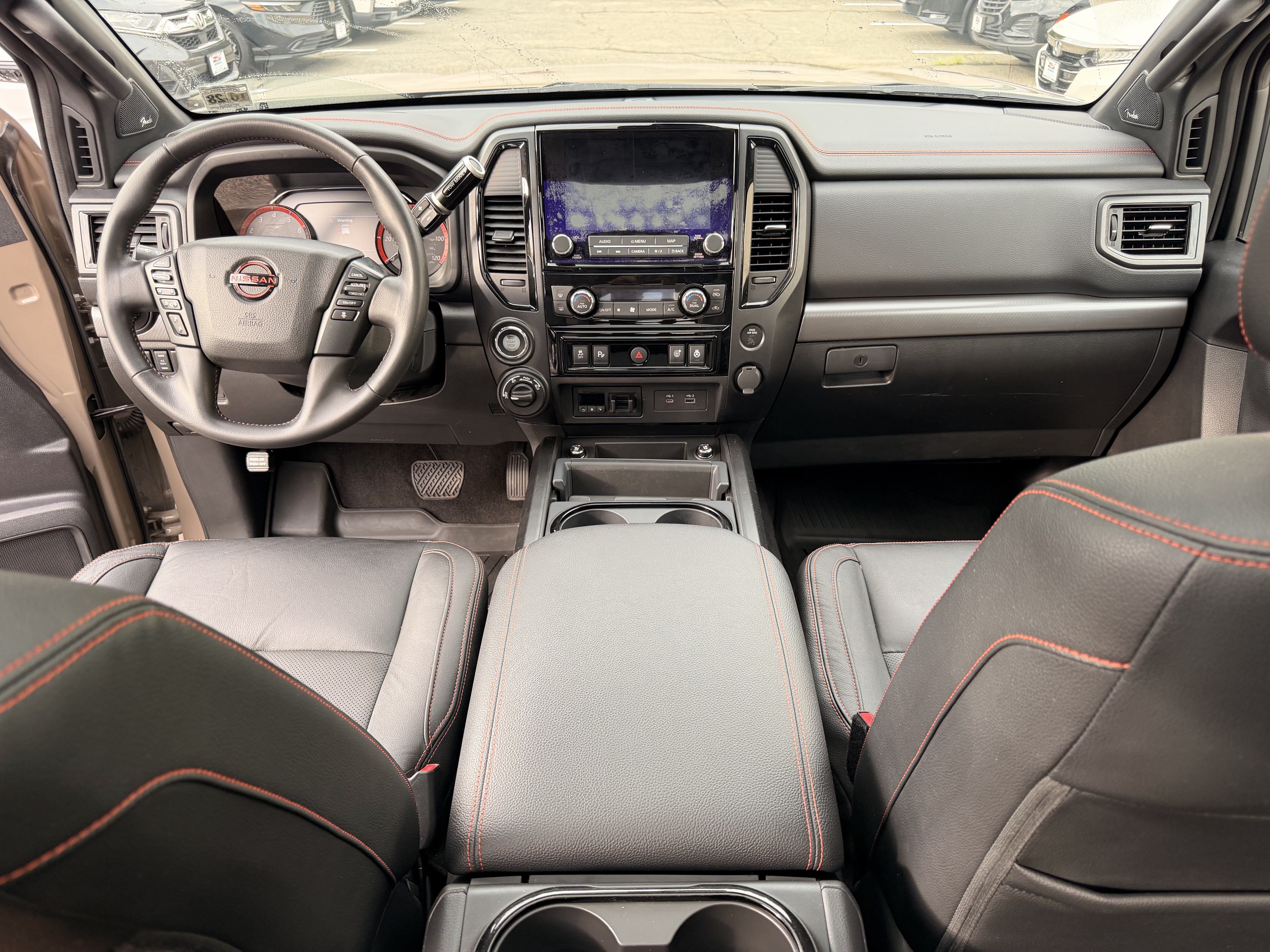 Used 2023 Nissan Titan PRO-4X w/ Pro-4x Convenience Package AWD/4WD image 17