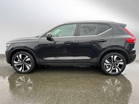 Used 2025 Volvo XC40 B5 Ultra w/ Climate Package image 6