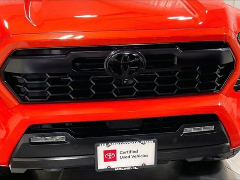 Certified 2024 Toyota Tacoma TRD Off-Road w/ TRD Off Road Premium Package AWD/4WD image 30