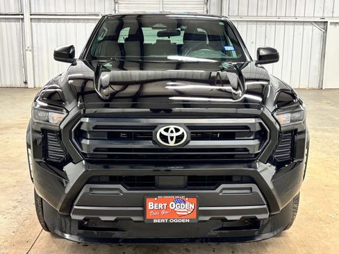 Used 2025 Toyota Tacoma SR RWD image 2